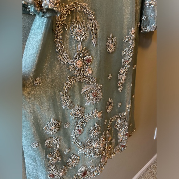 3 piece suit with beautiful intricate work by Zeeshan Danish. - Picture 7 of 10